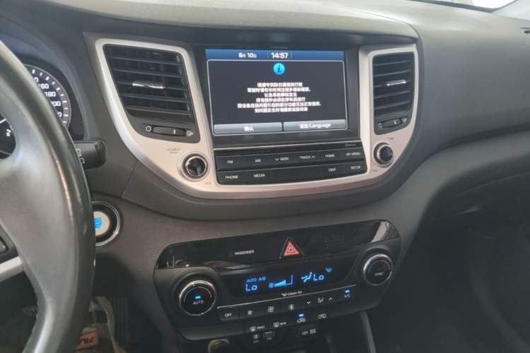 Used Hyundai Tucson 2015 1.6T Dual-Clutch Two-Wheel-Drive Smart Model Audio And AC Panel