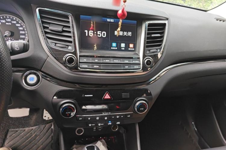 Used Hyundai Tucson 2015 1.6T Dual-Clutch Two-Wheel-Drive Smart Model Audio And AC Panel