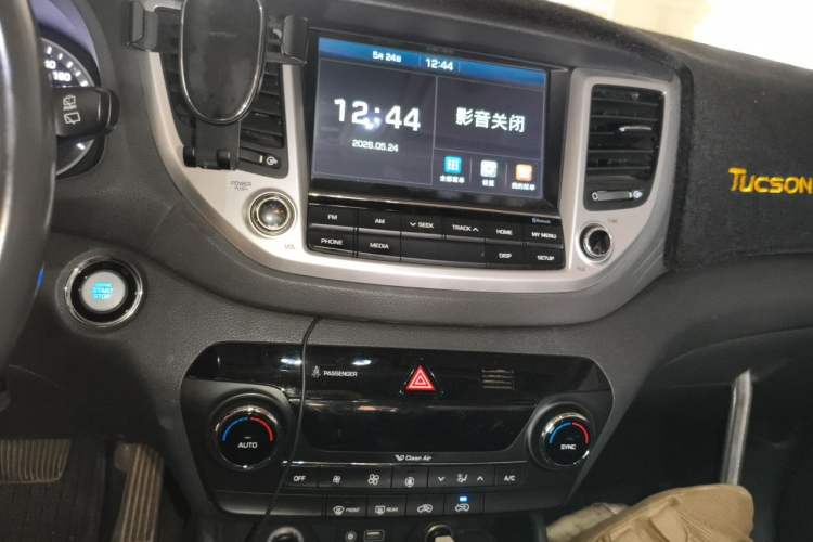 Used Hyundai Tucson 2015 1.6T Dual-Clutch Two-Wheel-Drive Smart Model Audio And AC Panel