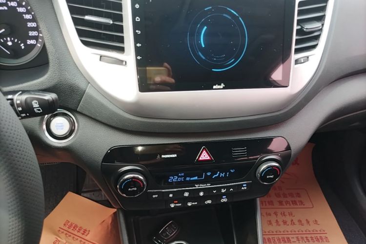 Used Hyundai Tucson 2015 1.6T Dual-Clutch Two-Wheel-Drive Smart Model Audio And AC Panel