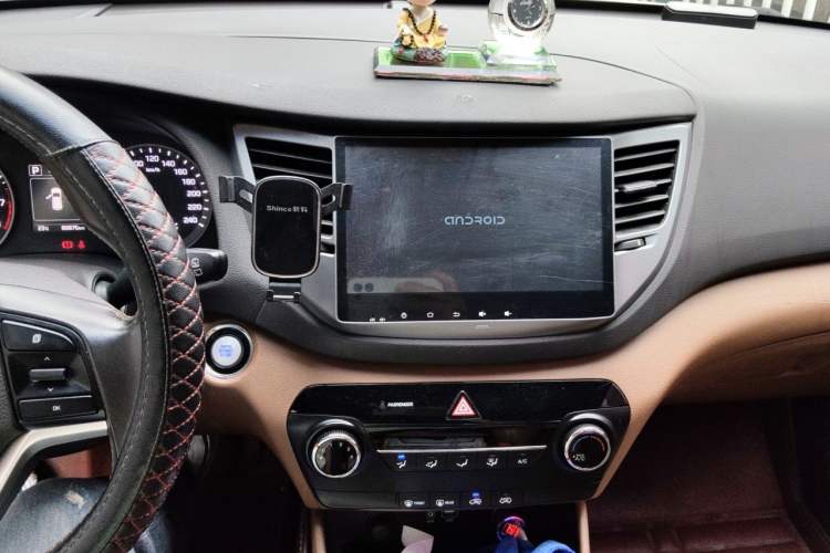 Used Hyundai Tucson 2015 2.0L Automatic Two-Wheel Drive Smart Version Audio And AC Panel
