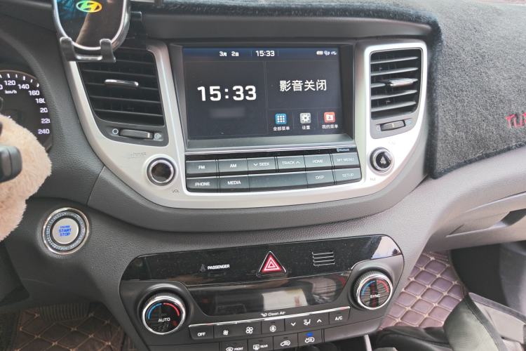 Used Hyundai Tucson 2015 1.6T Dual-Clutch Two-Wheel-Drive Smart Model Audio And AC Panel