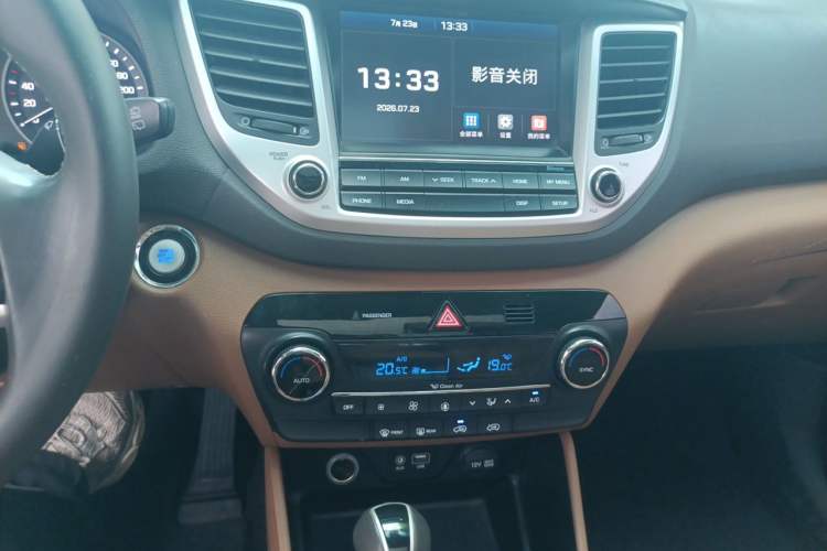Used Hyundai Tucson 2015 1.6T Dual-Clutch Two-Wheel-Drive Smart Model Audio And AC Panel