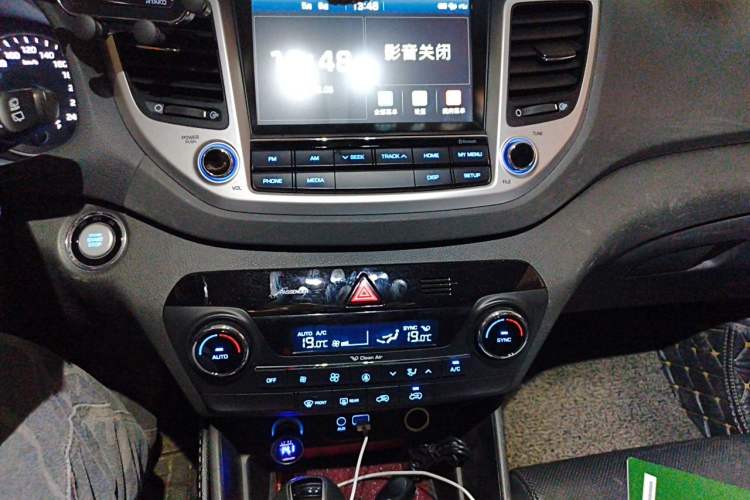 Used Hyundai Tucson 2015 1.6T Dual-Clutch Two-Wheel-Drive Smart Model Audio And AC Panel