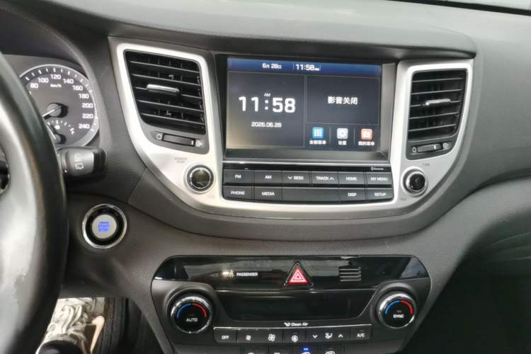 Used Hyundai Tucson 2015 1.6T Dual-Clutch Two-Wheel-Drive Smart Model Audio And AC Panel