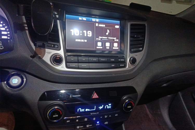 Used Hyundai Tucson 2015 1.6T Dual-Clutch Two-Wheel-Drive Smart Model Audio And AC Panel