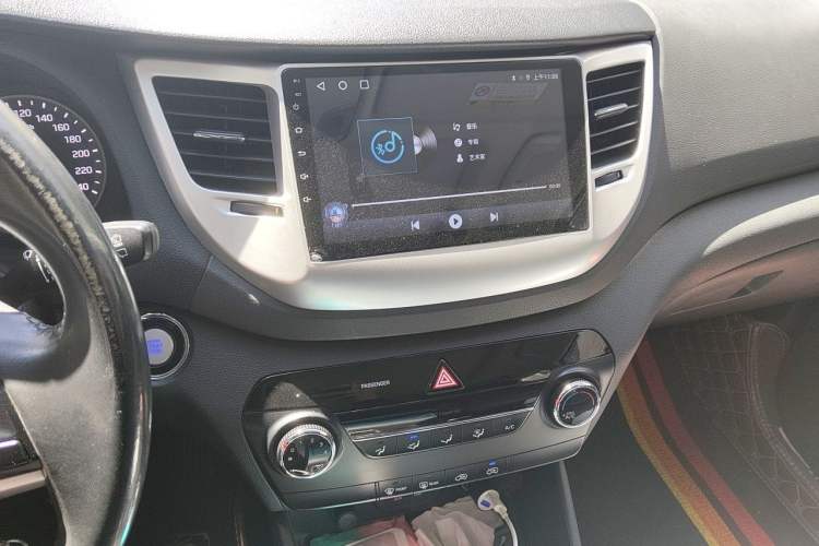 Used Hyundai Tucson 2015 2.0L Automatic Two-Wheel Drive Smart Version Audio And AC Panel