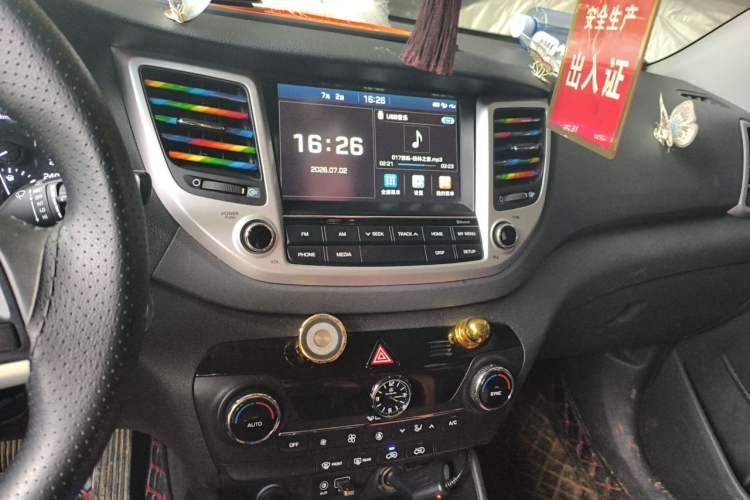 Used Hyundai Tucson 2015 1.6T Dual-Clutch Two-Wheel-Drive Smart Model Audio And AC Panel