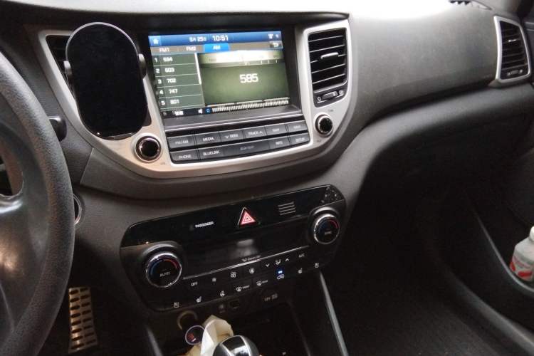 Used Hyundai Tucson 2015 1.6T Dual-Clutch Four-Wheel Drive Flagship Model Audio And AC Panel