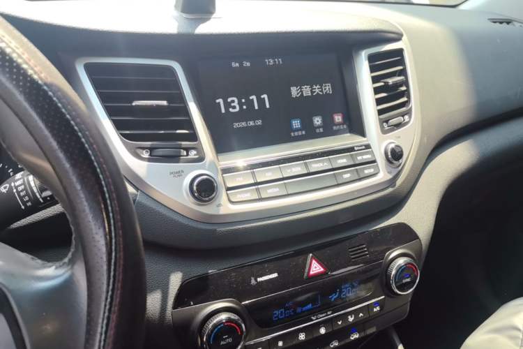 Used Hyundai Tucson 2015 1.6T Dual-Clutch Two-Wheel-Drive Smart Model Audio And AC Panel