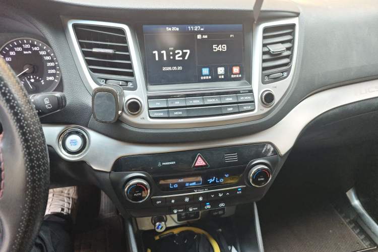 Used Hyundai Tucson 2015 1.6T Dual-Clutch Two-Wheel-Drive Smart Model Audio And AC Panel
