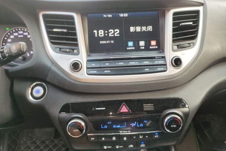 Used Hyundai Tucson 2015 1.6T Dual-Clutch Two-Wheel-Drive Smart Model Audio And AC Panel