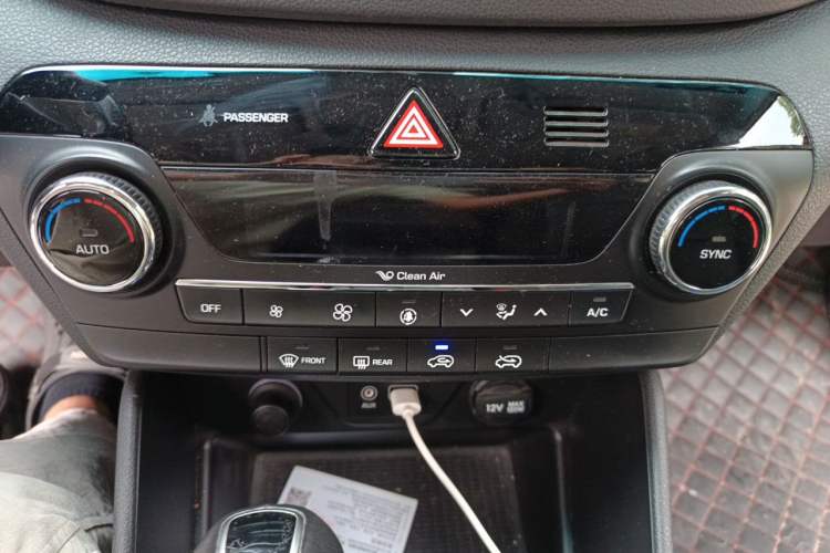 Used Hyundai Tucson 2015 1.6T Dual-Clutch Two-Wheel-Drive Smart Model Audio And AC Panel