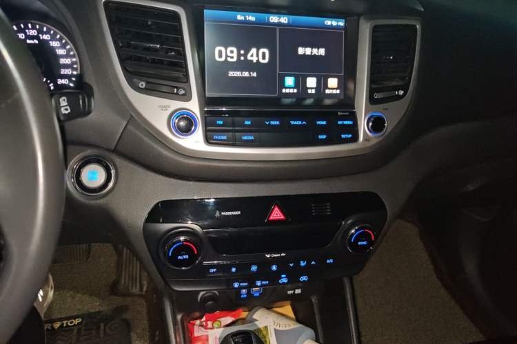 Used Hyundai Tucson 2015 1.6T Dual-Clutch Two-Wheel-Drive Smart Model Audio And AC Panel