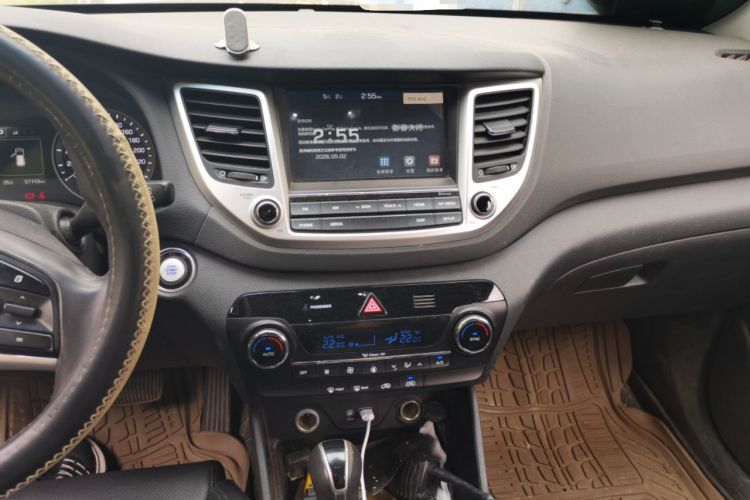 Used Hyundai Tucson 2015 1.6T Dual-Clutch Two-Wheel-Drive Smart Model Audio And AC Panel
