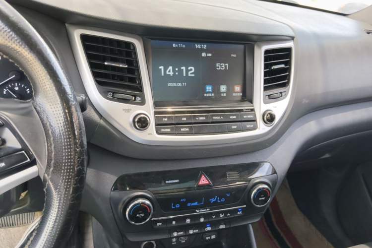 Used Hyundai Tucson 2015 1.6T Dual-Clutch Two-Wheel-Drive Smart Model Audio And AC Panel