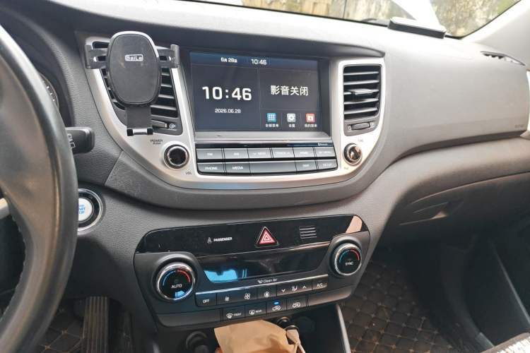 Used Hyundai Tucson 2015 1.6T Dual-Clutch Two-Wheel-Drive Smart Model Audio And AC Panel