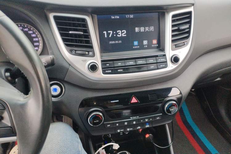 Used Hyundai Tucson 2015 1.6T Dual-Clutch Two-Wheel-Drive Smart Model Audio And AC Panel