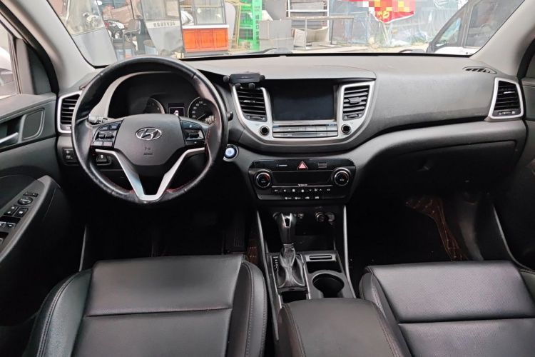 Used Hyundai Tucson 2015 1.6T Dual-Clutch Two-Wheel-Drive Smart Model Center Console