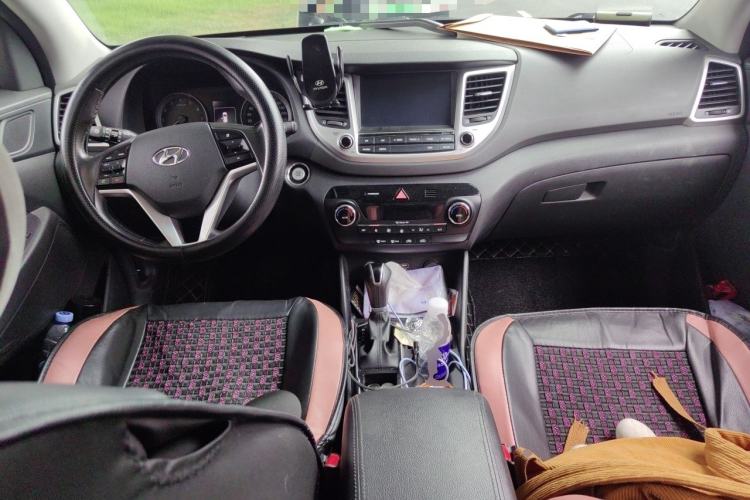 Used Hyundai Tucson 2015 1.6T Dual-Clutch Two-Wheel-Drive Smart Model Center Console