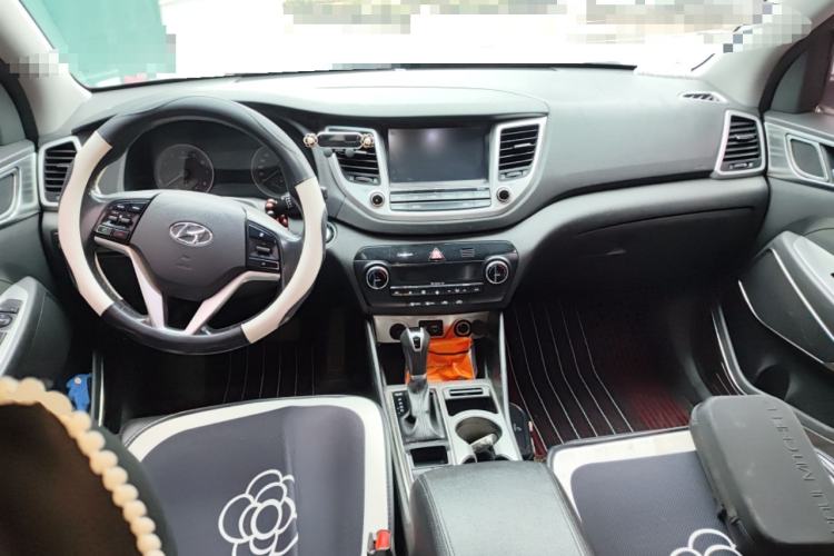 Used Hyundai Tucson 2015 1.6T Dual-Clutch Two-Wheel-Drive Smart Model Center Console