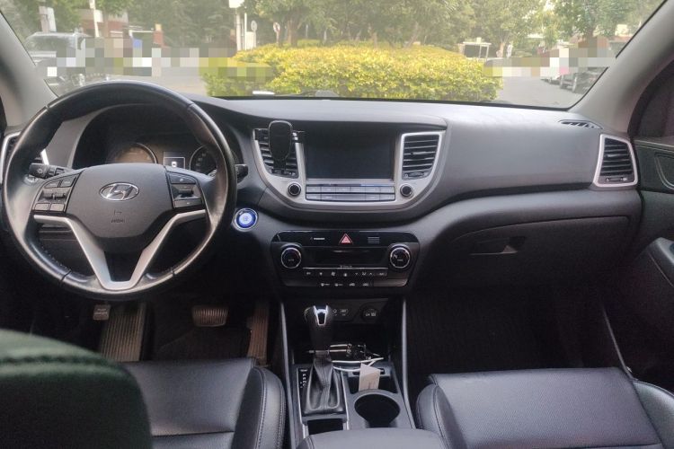 Used Hyundai Tucson 2015 1.6T Dual-Clutch Two-Wheel-Drive Smart Model Center Console
