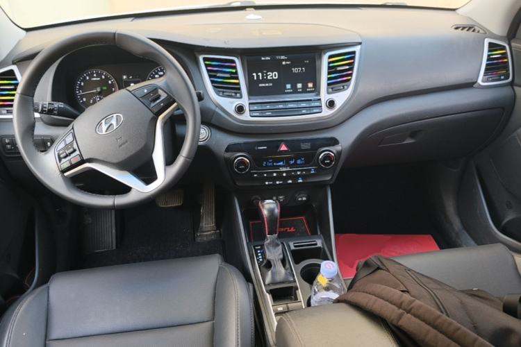 Used Hyundai Tucson 2015 1.6T Dual-Clutch Two-Wheel-Drive Smart Model Center Console