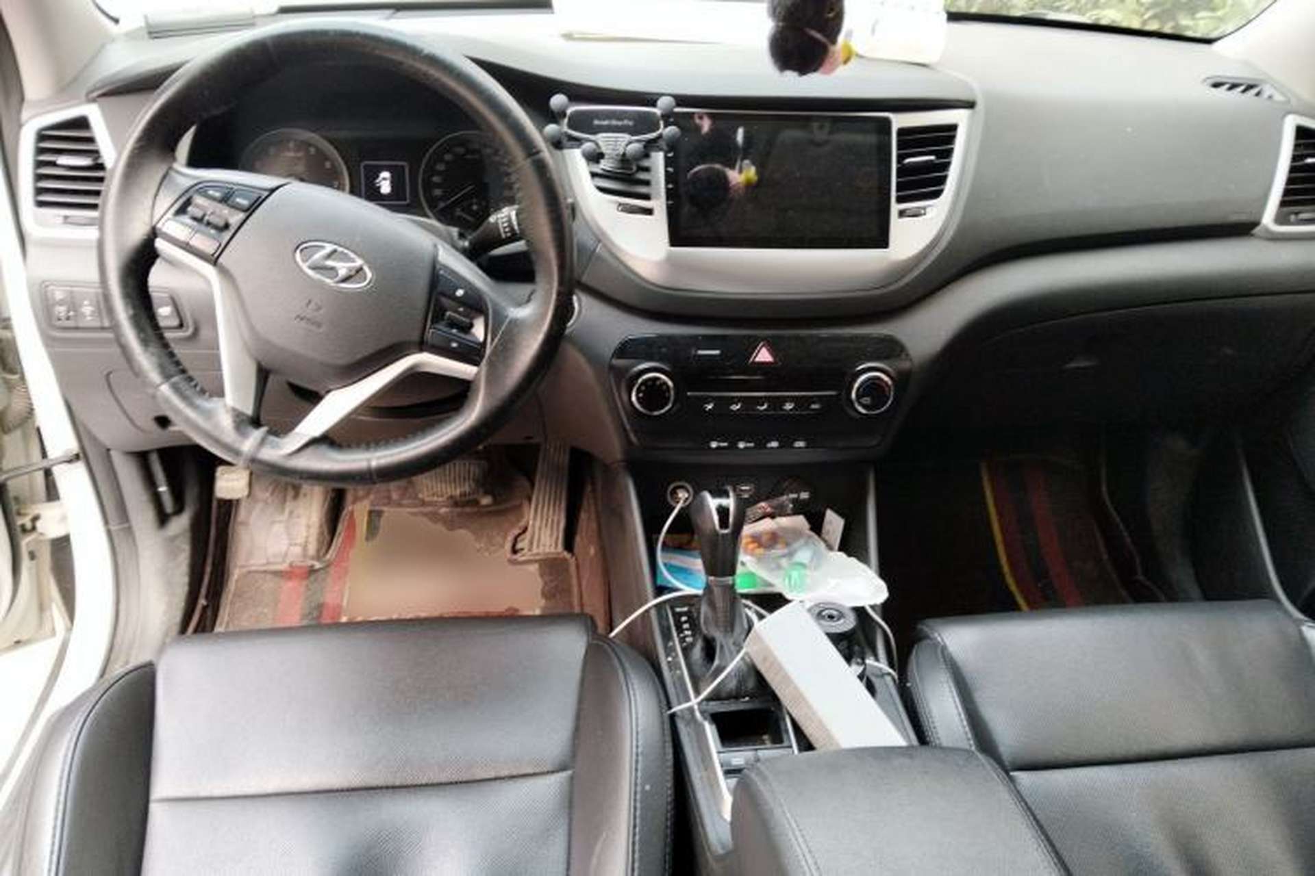Used Hyundai Tucson 2015 2.0L Automatic Two-Wheel Drive Smart Version Center Console