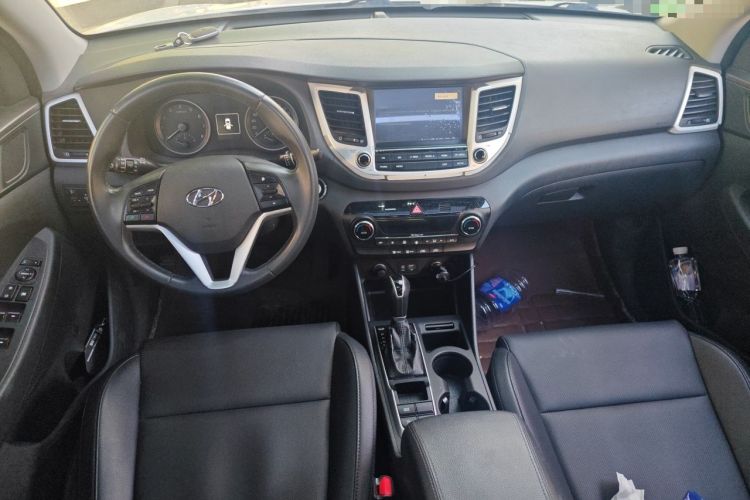 Used Hyundai Tucson 2015 1.6T Dual-Clutch Two-Wheel-Drive Smart Model Center Console