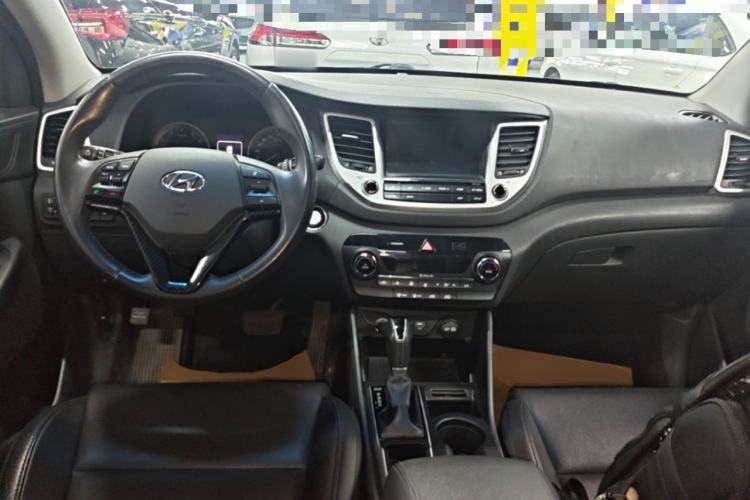 Used Hyundai Tucson 2015 1.6T Dual-Clutch Two-Wheel-Drive Smart Model Center Console