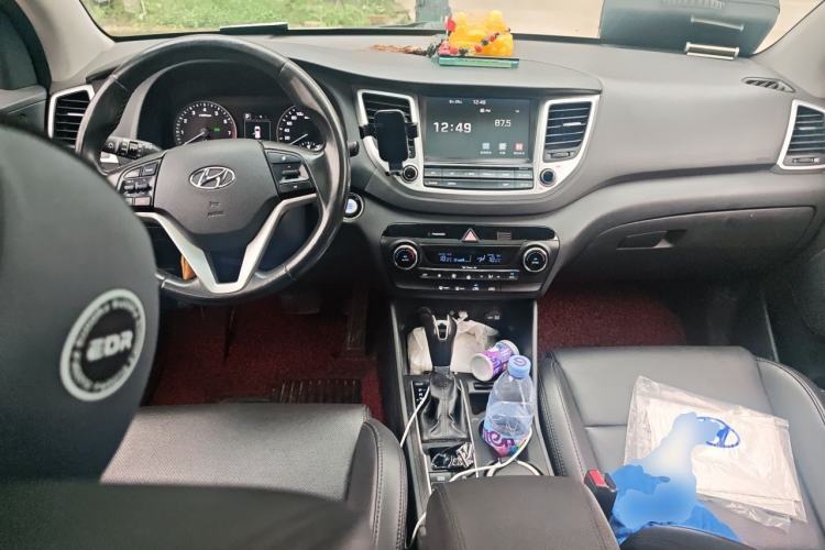 Used Hyundai Tucson 2015 1.6T Dual-Clutch Two-Wheel-Drive Leading Model Center Console