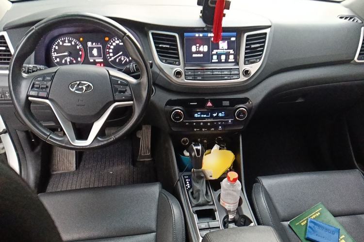 Used Hyundai Tucson 2015 1.6T Dual-Clutch Two-Wheel-Drive Smart Model Center Console