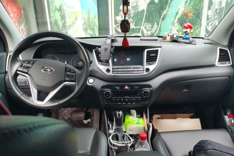 Used Hyundai Tucson 2015 1.6T Dual-Clutch Two-Wheel-Drive Smart Model Center Console