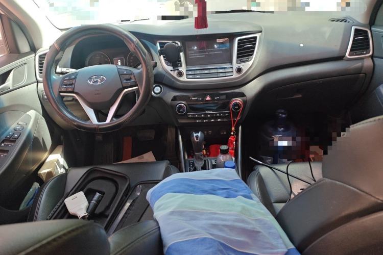 Used Hyundai Tucson 2015 1.6T Dual-Clutch Two-Wheel-Drive Smart Model Center Console