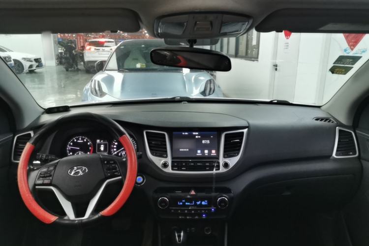 Used Hyundai Tucson 2015 1.6T Dual-Clutch Two-Wheel-Drive Smart Model Center Console