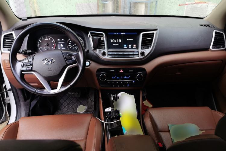 Used Hyundai Tucson 2015 1.6T Dual-Clutch Two-Wheel-Drive Smart Model Center Console