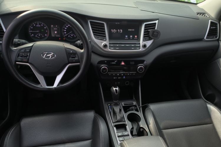 Used Hyundai Tucson 2015 1.6T Dual-Clutch Two-Wheel-Drive Leading Model Center Console