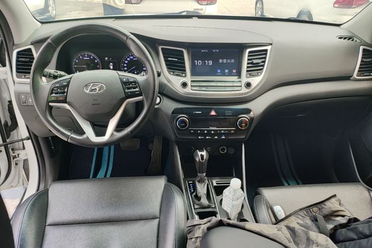 Used Hyundai Tucson 2015 1.6T Dual-Clutch Two-Wheel-Drive Smart Model Center Console