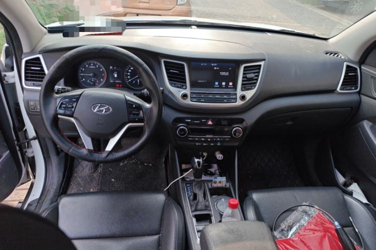 Used Hyundai Tucson 2015 1.6T Dual-Clutch Two-Wheel-Drive Smart Model Center Console