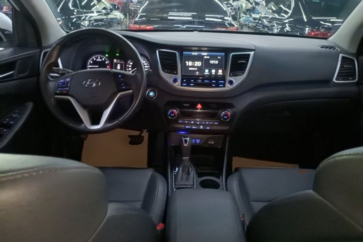 Used Hyundai Tucson 2015 1.6T Dual-Clutch Two-Wheel-Drive Smart Model Center Console