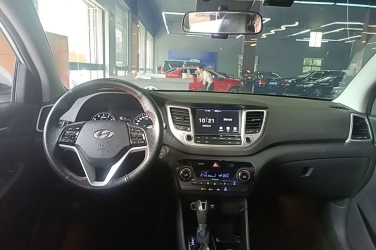 Used Hyundai Tucson 2015 1.6T Dual-Clutch Two-Wheel-Drive Leading Model Center Console