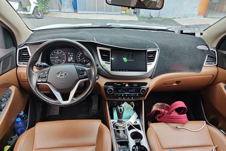 Used Hyundai Tucson 2015 1.6T Dual-Clutch Two-Wheel-Drive Leading Model Center Console