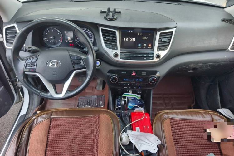 Used Hyundai Tucson 2015 1.6T Dual-Clutch Two-Wheel-Drive Smart Model Center Console