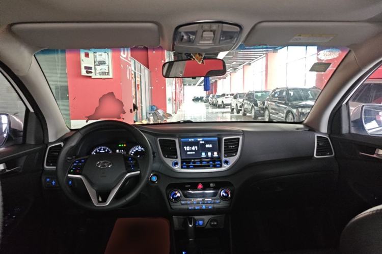 Used Hyundai Tucson 2015 1.6T Dual-Clutch Two-Wheel-Drive Smart Model Center Console