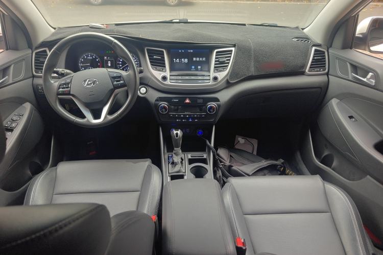 Used Hyundai Tucson 2015 1.6T Dual-Clutch Two-Wheel-Drive Smart Model Center Console