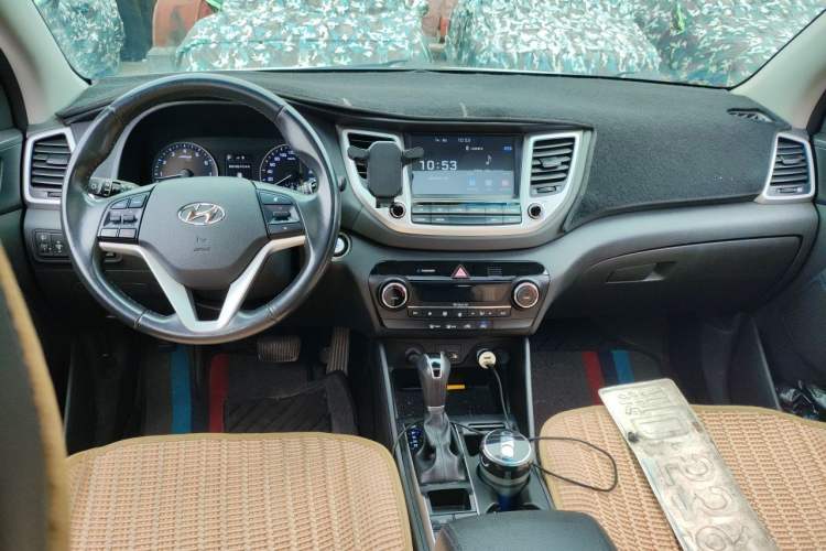 Used Hyundai Tucson 2015 1.6T Dual-Clutch Two-Wheel-Drive Smart Model Center Console