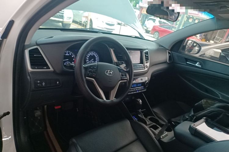 Used Hyundai Tucson 2015 1.6T Dual-Clutch Two-Wheel-Drive Smart Model Center Console