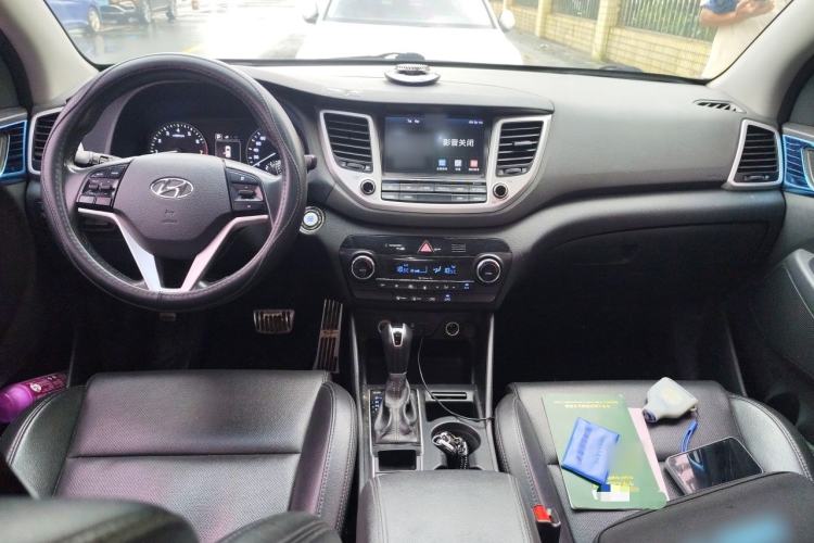 Used Hyundai Tucson 2015 1.6T Dual-Clutch Two-Wheel-Drive Smart Model Center Console