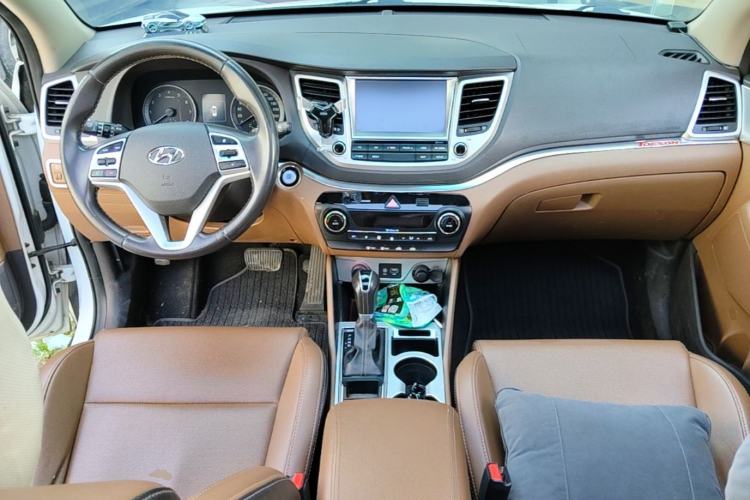 Used Hyundai Tucson 2015 1.6T Dual-Clutch Two-Wheel-Drive Smart Model Center Console