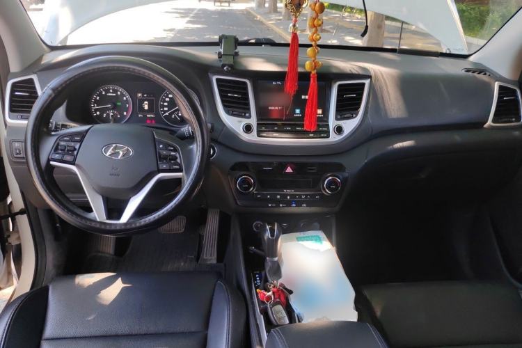 Used Hyundai Tucson 2015 1.6T Dual-Clutch Two-Wheel-Drive Smart Model Center Console